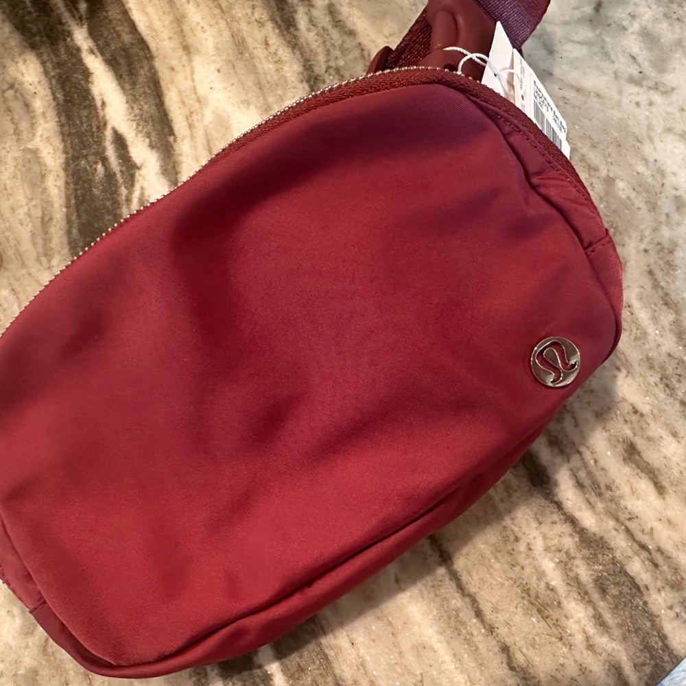 Lululemon Everywhere Belt Bag